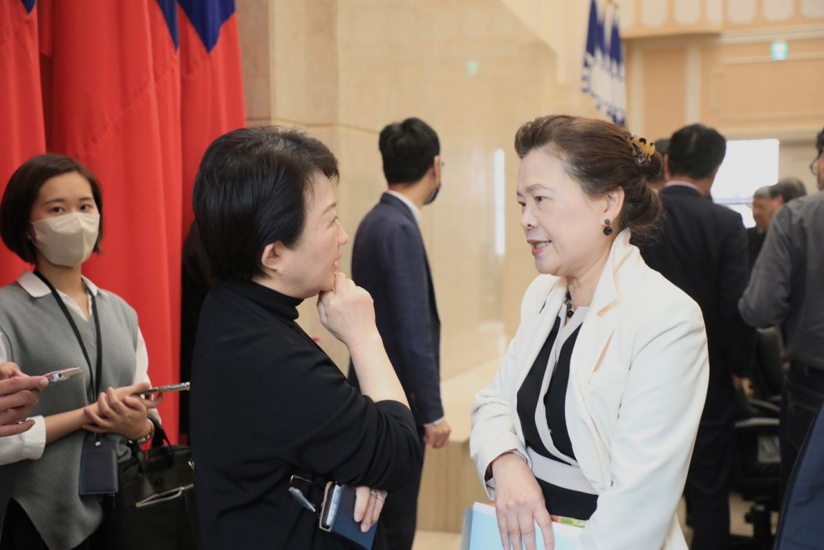 ▲台中市長盧秀燕當面感謝經濟部長王美花，支持不為發電浪費珍貴水資源。（圖／台中市政府提供，2023.03.09）