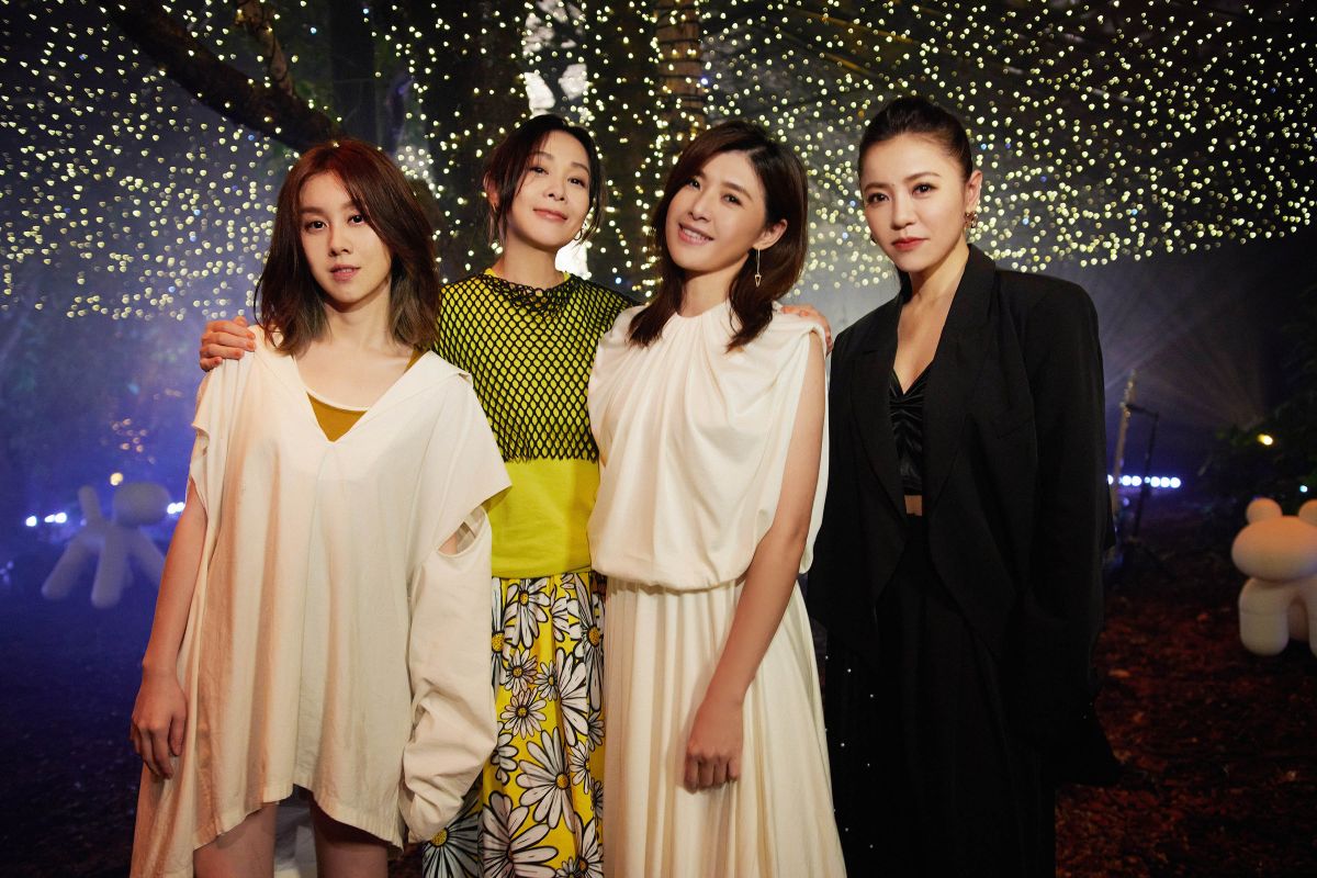 ▲白安（左起）、劉若英、蘇慧倫、丁噹世紀合體開唱，演唱會觀看次數累積超過百萬人次。（圖／相信音樂提供）