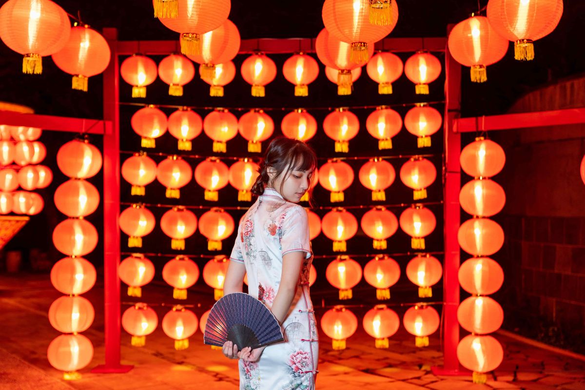 ▲新北市政府觀光旅遊局推薦到訪「九份紅燈籠祭」的遊客安排春遊美拍之旅。（圖 ／新北市政府觀光旅遊局提供）