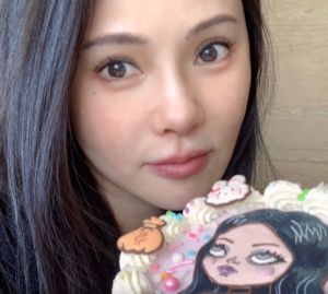 ▲▼伊能靜的生日蛋糕。(圖/翻攝自伊能靜微博) ▲▼伊能靜的生日蛋糕。(圖/翻攝自伊能靜微博)
