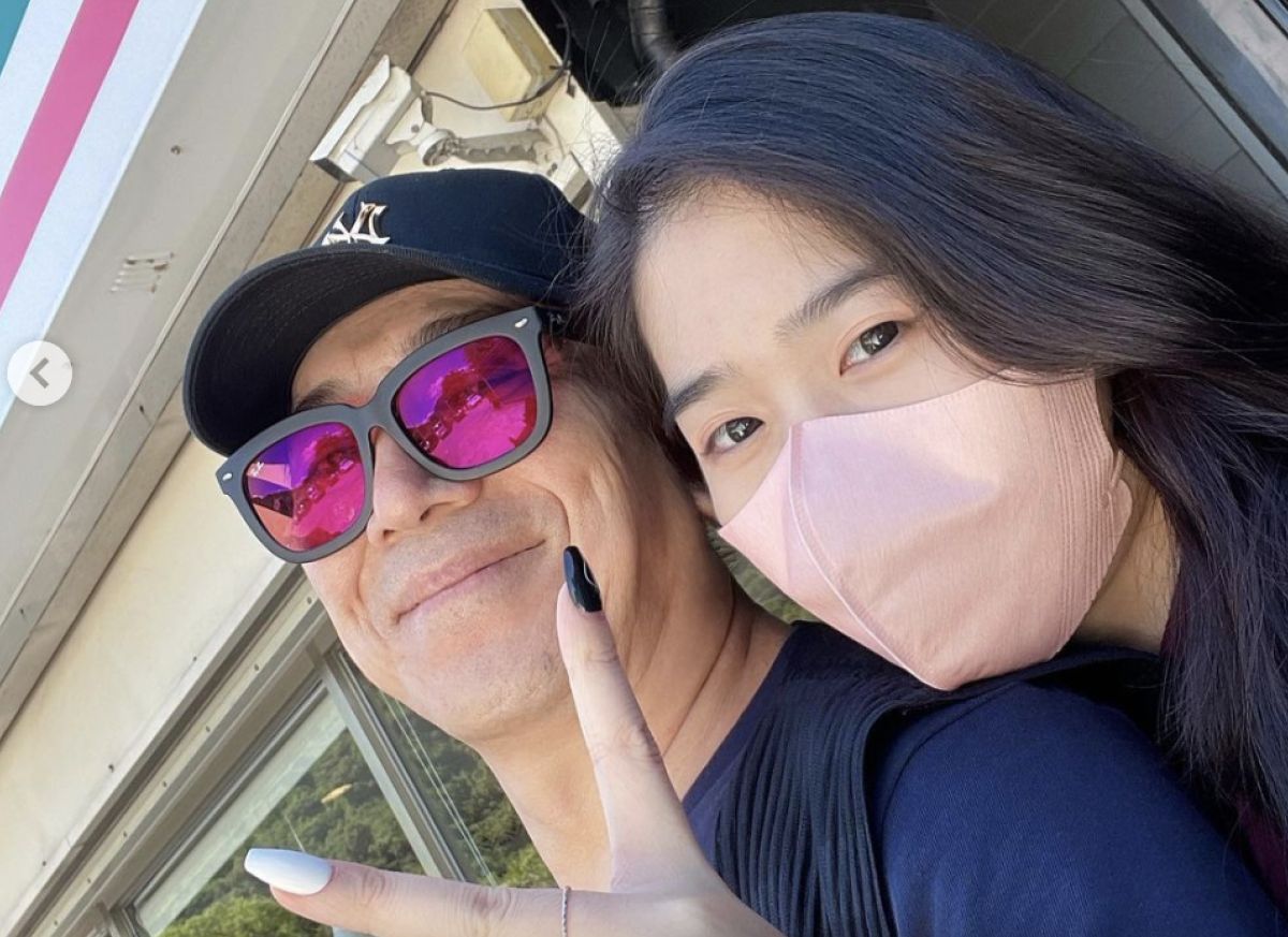 ▲高捷近日一連曬出和女兒高愛的多張合照，大讚女兒像小幫手般非常貼心。（圖／翻攝自IG＠jackkao1958）