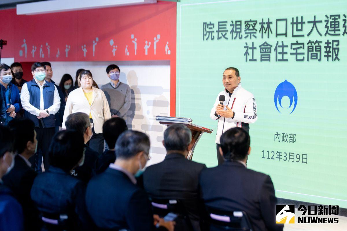 ▲侯友宜前往世大運選手村社會住宅，向前往視察的行政院長陳建仁當面建議租金補貼要更落實。（圖 ／記者吳嘉億攝，2023.03.09）