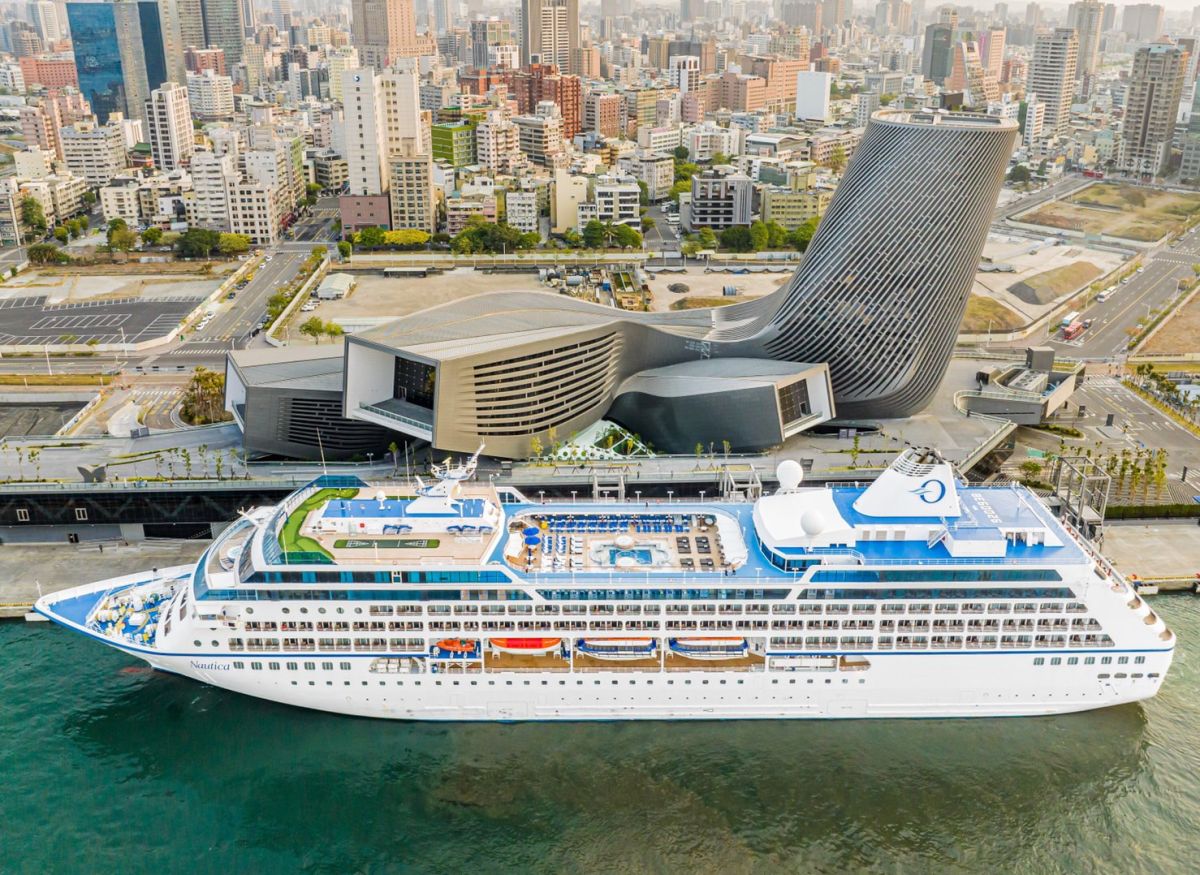 ▲馬紹爾群島籍諾蒂卡號郵輪停靠高雄港旅運中心。(圖／記者黃守作攝，2023.03.09)