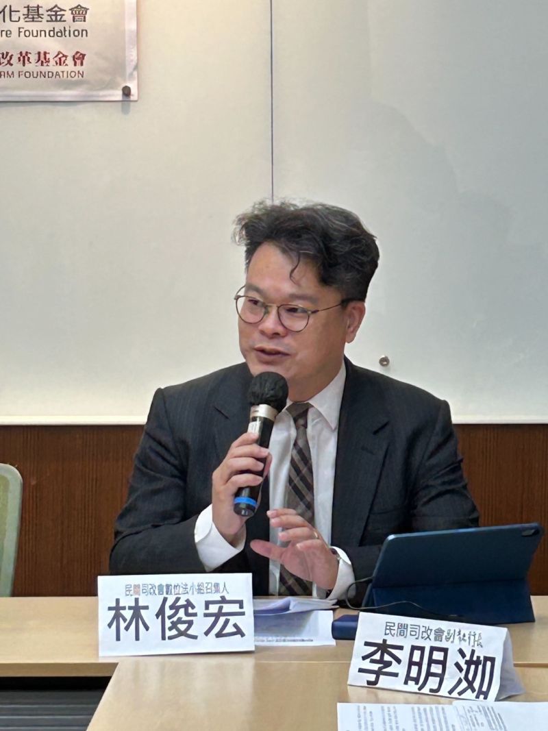 ▲司改會數位法小組召集人林俊宏提出警告，任何外洩個資的背後都可能有其他犯罪行為。（圖 / NOWnews 攝）