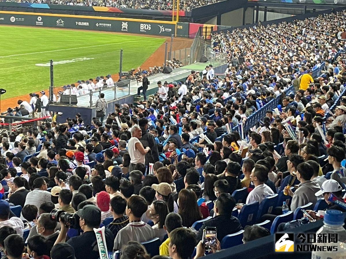 ▲資深球迷「大帥」江榮蔚。（圖／吳政紘攝）