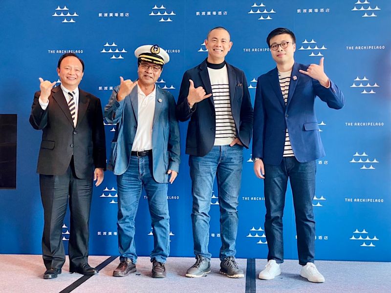 ▲凱渡廣場酒店啟航試營運,左起:前宜蘭縣長林聰賢、THE ARCHIPELAGO凱渡廣場酒店董事長林燈城、米其林名廚江振誠、執行長林家漢。(圖/記者蕭涵云攝)