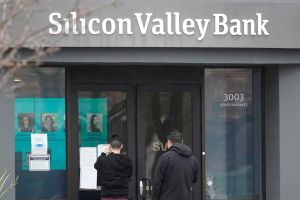 矽谷銀行為何突然倒閉？路透：評級降級威脅是第一張骨牌
