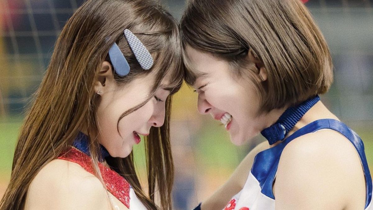 ▲籃籃（右）見證中華隊在經典賽拿下勝利，抱著隊友孟潔（左）喜極而泣，畫面感動許多人。（圖／翻攝籃籃IG）