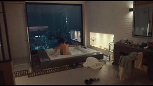 ▲《黑暗榮耀2》的空姐崔惠程(車珠英 飾)竟然上演全裸戲碼,引發南韓網友熱議。(圖/翻攝Netflix) ▲《黑暗榮耀2》的空姐崔惠程(車珠英 飾)竟然上演全裸戲碼,引發南韓網友熱議。(圖/翻攝Netflix)