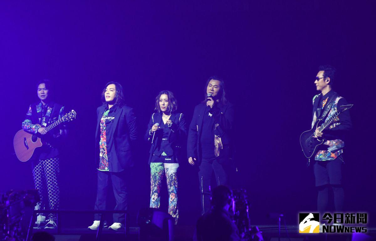 ▲楊培安（右二）與小男孩樂團演唱歌曲〈最愛的人傷我最深〉，他透露在張雨生媽媽的說服下，才願意現身擔任嘉賓。（圖／記者林調遜攝, 2023.03.11）