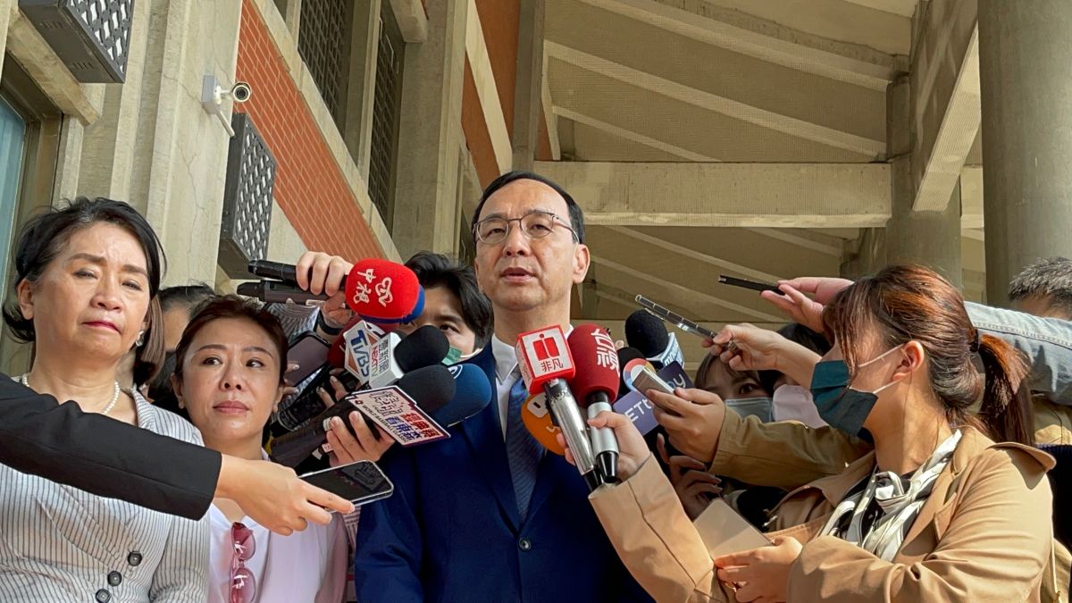 ▲針對2024總統初選，是否不將自己納入民調？朱立倫今受訪表示，他堅持無私無我、放下自我的態度，沒有自我考量。（圖／朱立倫辦公室提供）