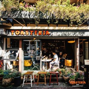 ▲「吐司利亞 TOASTERiA CAFE」有如花園秘境，隱蔽在城市裡。（圖／翻攝自TOASTERiA CAFE FB）
