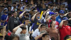 張育成手勢夯!連美國隊也跟著敬禮 網笑:台美聯合軍演