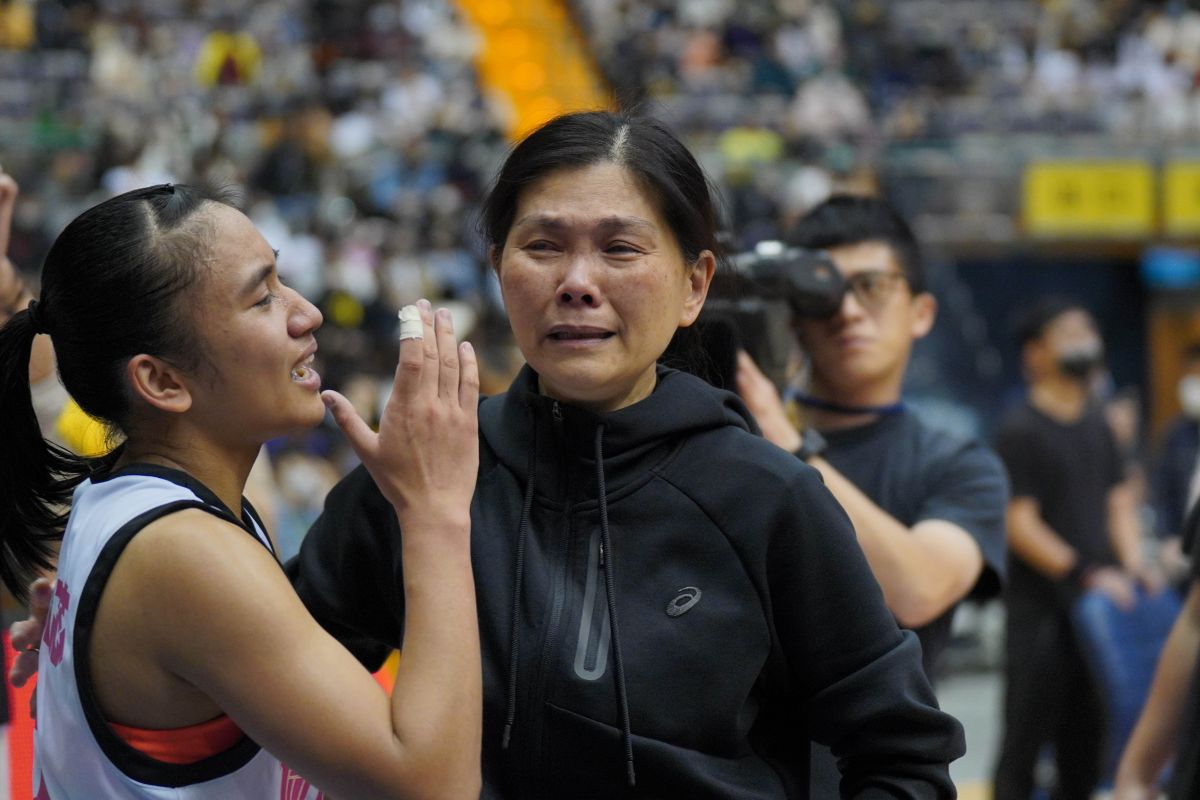 ▲淡商完成史無前例四連霸，陳美莉喜極而泣。（圖／高中體總提供）