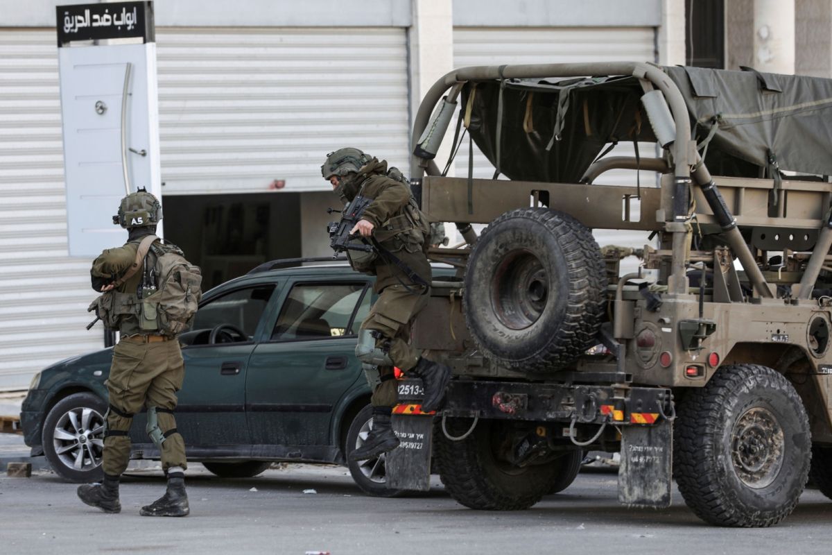 ▲以巴持續暴力相向，在以色列占領的約旦河西岸北部，以色列軍方擊斃3名朝以軍開槍的巴勒斯坦槍手，據悉還朝敘利亞發射數枚火箭。（圖／美聯社／達志影像）