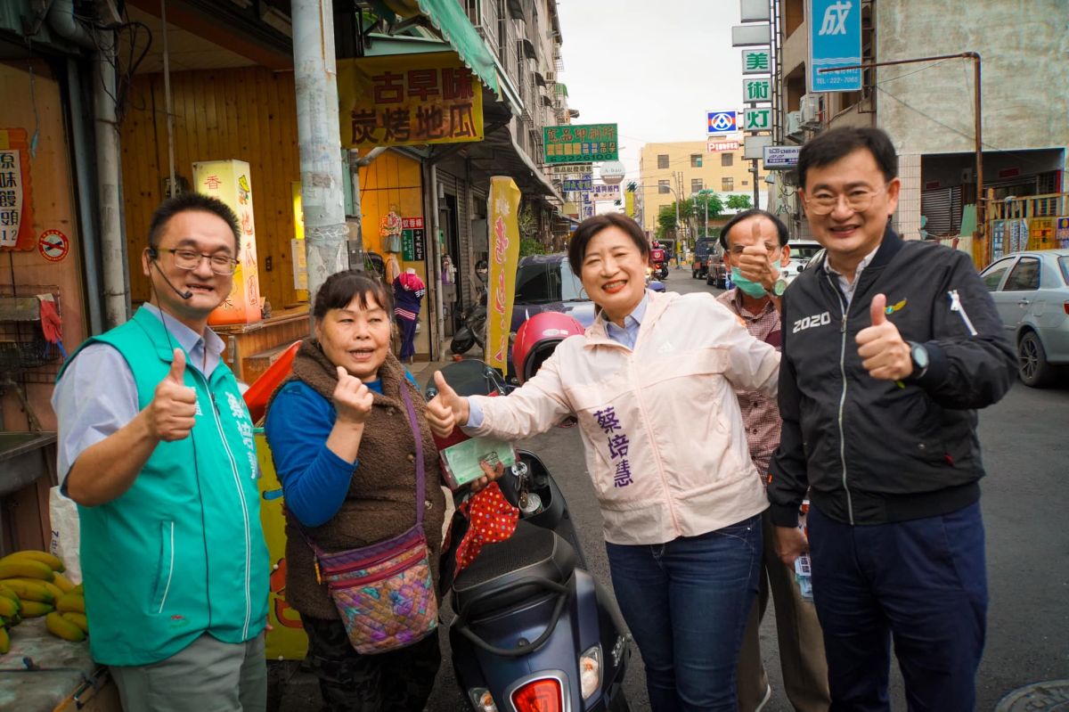 ▲黃國書（右一）曾3度到南投為蔡培慧輔選，卻在蔡培慧就任的今天宣佈不再參選立委。（圖／翻攝黃國書臉書，2023.03.13）