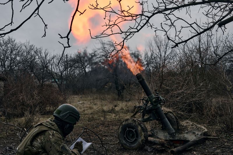 ▲烏克蘭總統澤倫斯基（Volodymyr Zelenskyy）表示，俄軍在烏東巴赫姆特（Bakhmut）周邊的戰事，不到一週就陣亡超過1100人。（圖／美聯社／達志影像）