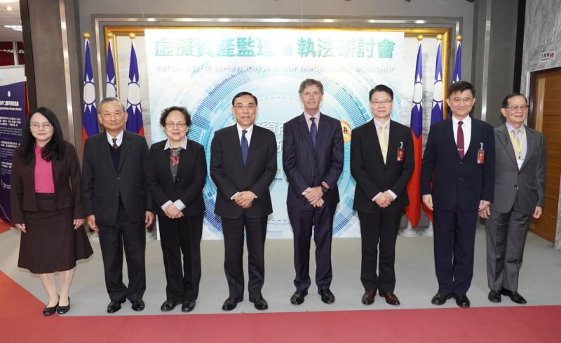 ▲APG秘書長虎克（中）、法務部長蔡清祥（左4）、調查局長王俊力（右3）。（圖／調查局提供）