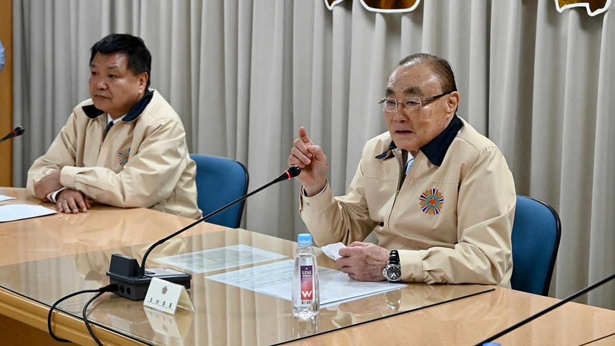 ▲針對退伍軍人將組團前往中國大陸，參與黃埔建校99週年紀念活動一事，退輔會主委馮世寬與副主委李文忠13日上午召開記者會說明。（圖／退輔會提供）