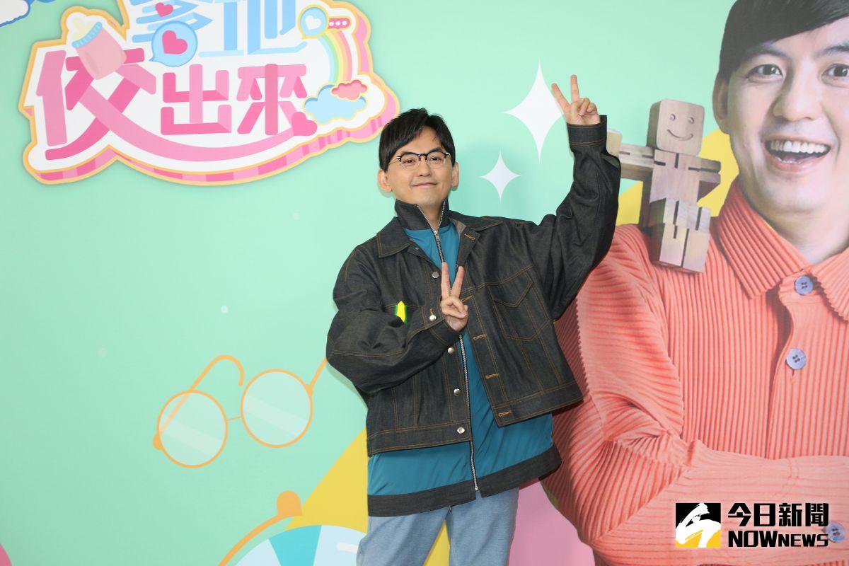 ▲黃子佼今（13）日出席活動時被問到Selina懷孕一事，表示自己也是看新聞得知，忍不住開玩笑喊「我現在很傷心，也有點憤怒」。（圖／記者陳明中攝）