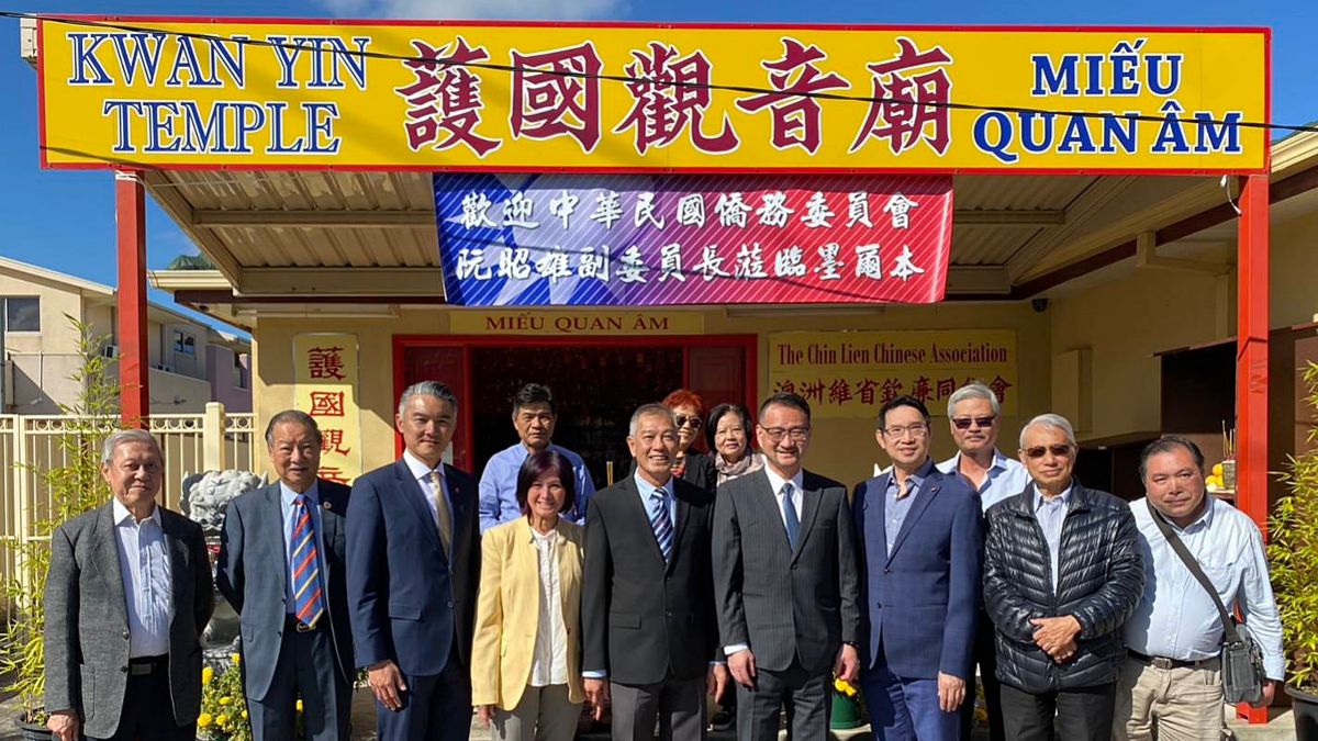 ▲僑委會副委員長阮昭雄於台灣時間13日，前往澳洲墨爾本拜會當地華僑與僑社，並表示樂見僑社結合台灣宗教。（圖／僑委會提供）