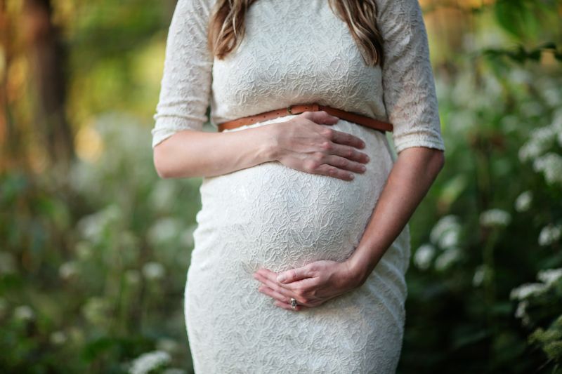 ▲一名34歲女性已婚5年未懷孕，中醫開立「知柏地黃丸」，月經前搭配即飲包「調經方」，4個月後第4次植入試管嬰兒，成功受孕並順利產子。（示意圖／取自pexels）