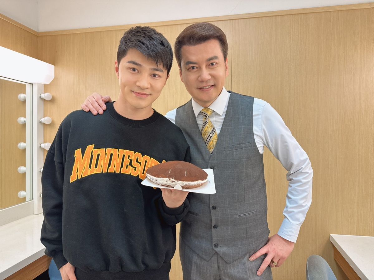 ▲余宥樂（左）私廚餐廳因疫情倒閉，3年沒拍戲的他加入民視8點檔《市井豪門》。（圖／民視）