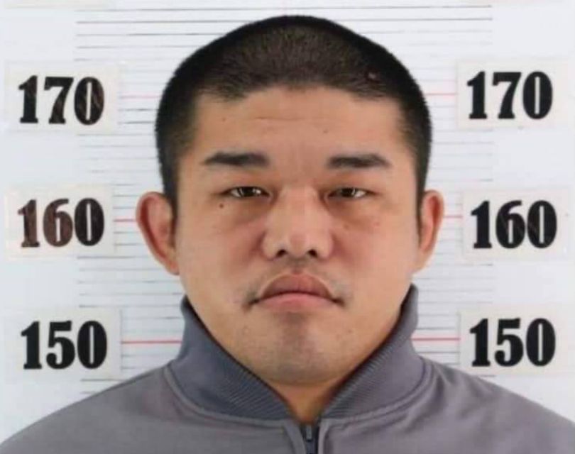 ▲彰化監獄服刑的受刑人朱漢宗，昨（13）日趁著自主監外作業時，尿遁脫逃，搭乘員林客運公車做回永靖鄉老家住處躲藏，逃亡23小時後遭警方抓回。根據初步了解，朱男有金錢前科，再加上父親已逝世半年，他也想回家祭拜，因此才打算鋌而走險。。（圖／翻攝警政署查緝專刊）