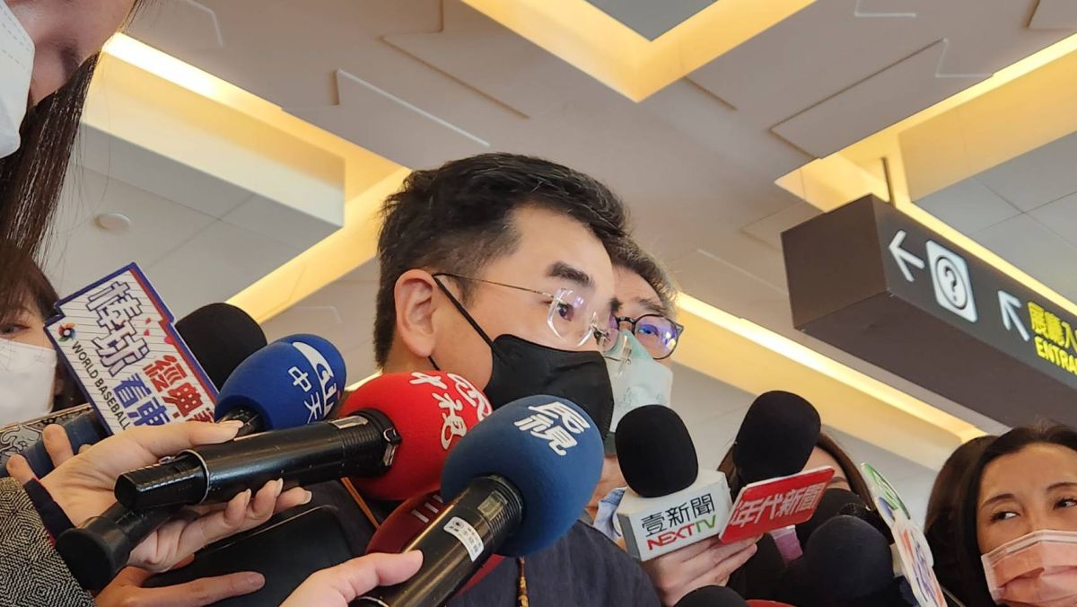 ▲故宮副院長黃永泰（右）、數位資訊室專委陳中禹（左）今（14）日說明高階圖檔外流事故。（圖／記者李琦瑋攝，2023.03.14）