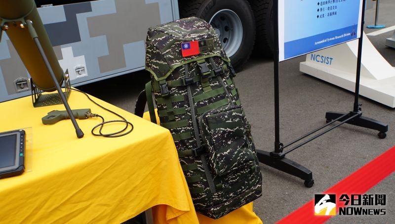 ▲台版「彈簧刀」無人機可放入野戰背包，由單兵攜行。（圖／記者呂炯昌攝，2023.03.14）
