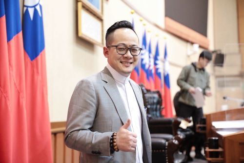 ▲擔任中華隊領隊的基隆市議長童子瑋於會後投下震撼彈，正式公開表態有意參選下屆中華民國籃球協會理事長。（圖／童子瑋辦公室提供）