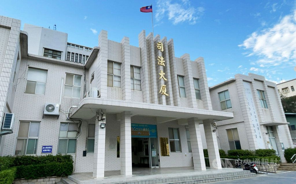 ▲金門地檢署主任檢察官劉建志證實，憲兵隊14日已將日前失聯的二膽陳姓上兵資料移送地檢署，地檢署調查中。劉建志表示，雖然檢方收到軍方移送資料，但不見得就一定會發布通緝，即使通緝，也不一定就是15日。（圖／中央社）