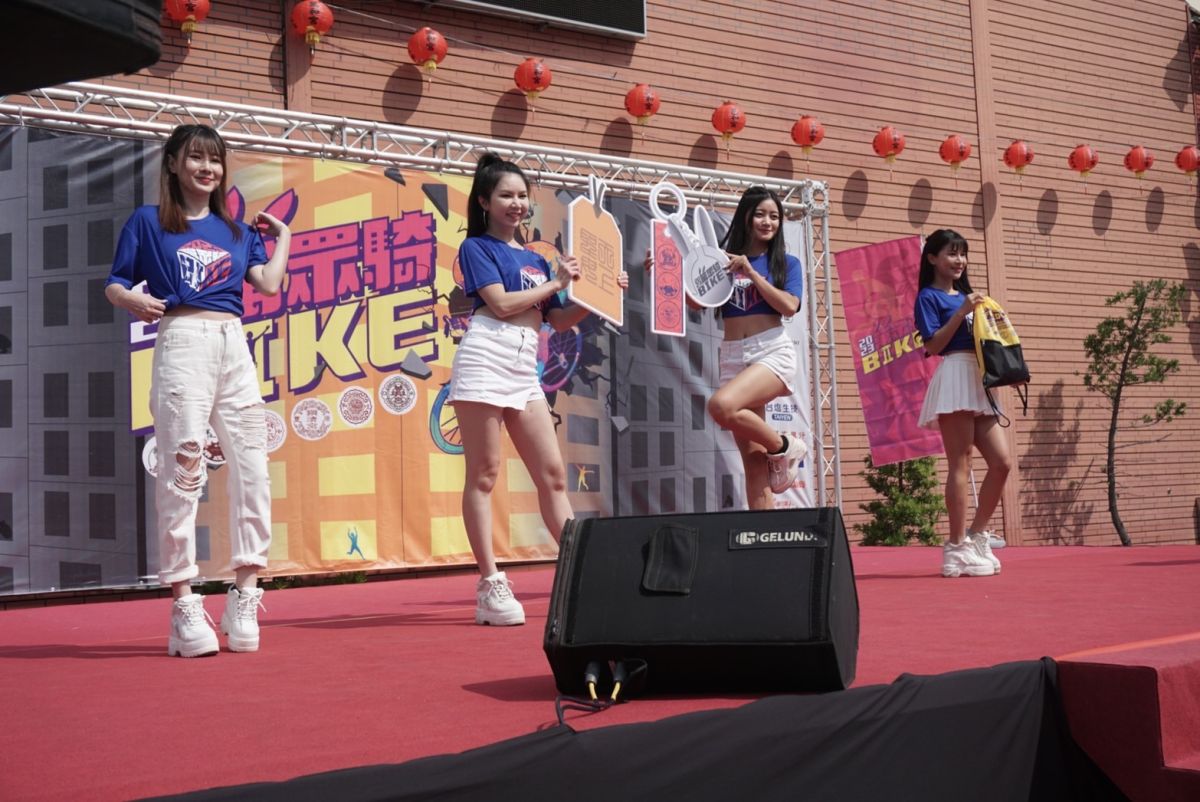 ▲邁入第13年的「萬眾騎BIKE」18日鳴槍出發， 逾5千車友一起騎出健康與歡樂。（圖／萬和宮提供） 