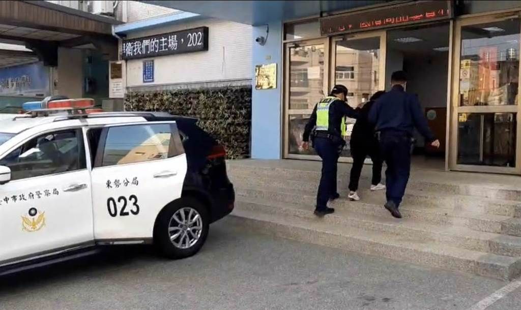 ▲警方在現場逮捕一名陳姓犯嫌，全案將依違反毒品危害防制條例移請台中地檢署偵辦。（圖／翻攝畫面）