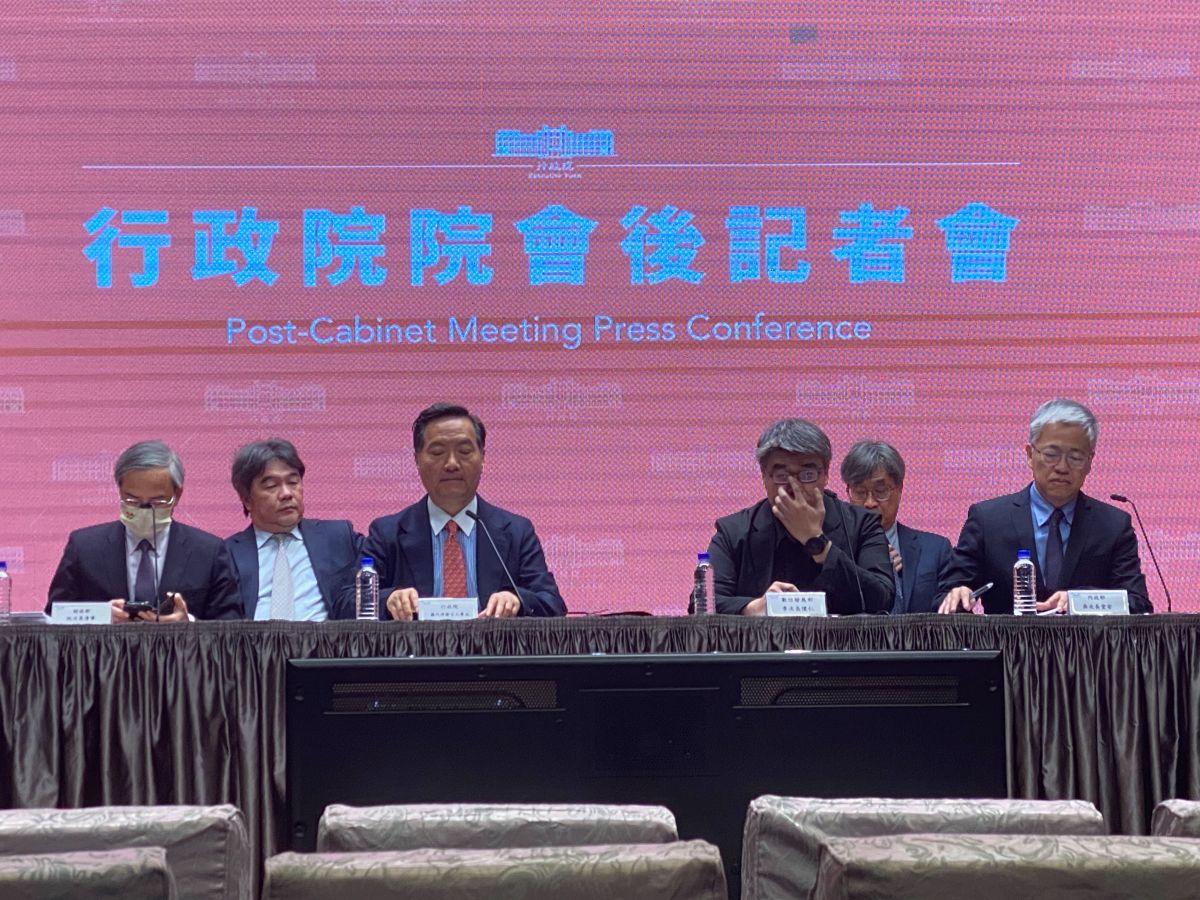 ▲數位部說明普發現金登記網站相關訊息，將在下周三依照身分證尾數分流開放登記。（圖／記者陳威叡攝，2023.03.16）