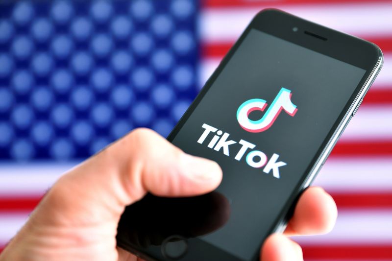 ▲TikTok在美國每個月約有一億名活躍用戶，但變現能力卻不及臉書、IG等社群平台。示意圖。（圖／美聯社／達志影像）