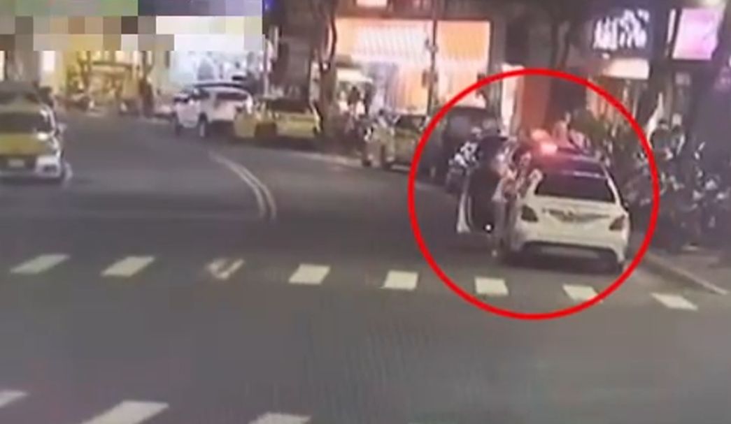 ▲張男嗆聲完後，徑直開車離開現場。（圖／翻攝畫面）