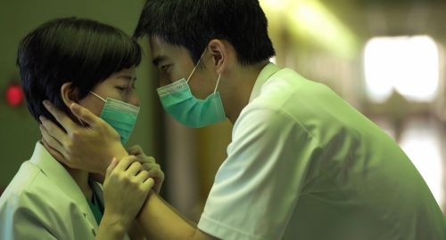 ▲《疫起》在入圍名單公佈時就以「13項入圍」的頭銜獲得諸多關注，最終抱回「5項大獎」，男主角「王柏傑」也成功奪下生涯首座影帝殊榮。（圖／CATCHPLAY＋提供）