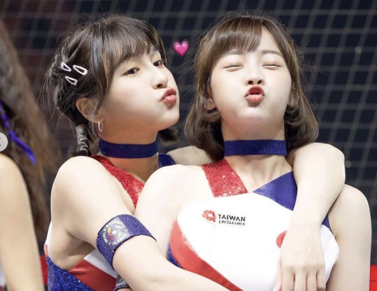 ▲籃籃昨日在IG上貼出兩張經典賽和峮峮的合照，兩人雖隸屬不同啦啦隊，但感情仍如同姐妹。（圖／翻攝自IG@lan0716）