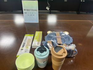 抽查20件中,1件仍在抽查中,4件含有害物質甲醛。(圖/記者鍾怡婷攝) ▲抽查20件中,1件仍在抽查中,4件含有害物質甲醛。(圖/記者鍾怡婷攝)