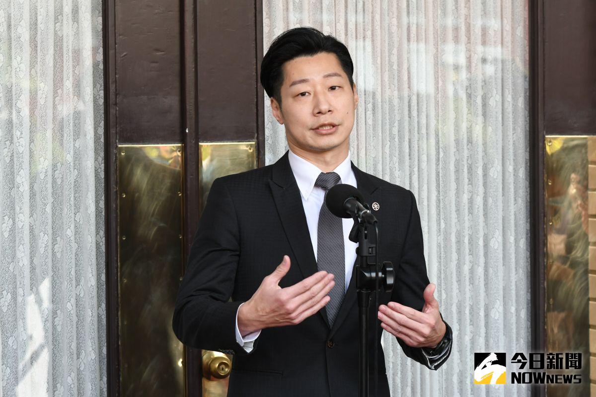 ▲于美人20日宣布參選台北中正萬華區立委，現任無黨籍立委林昶佐受訪強調，「全力支持並輔選民進黨和本土陣營推薦的對象」原則不變。（圖／記者林調遜攝）