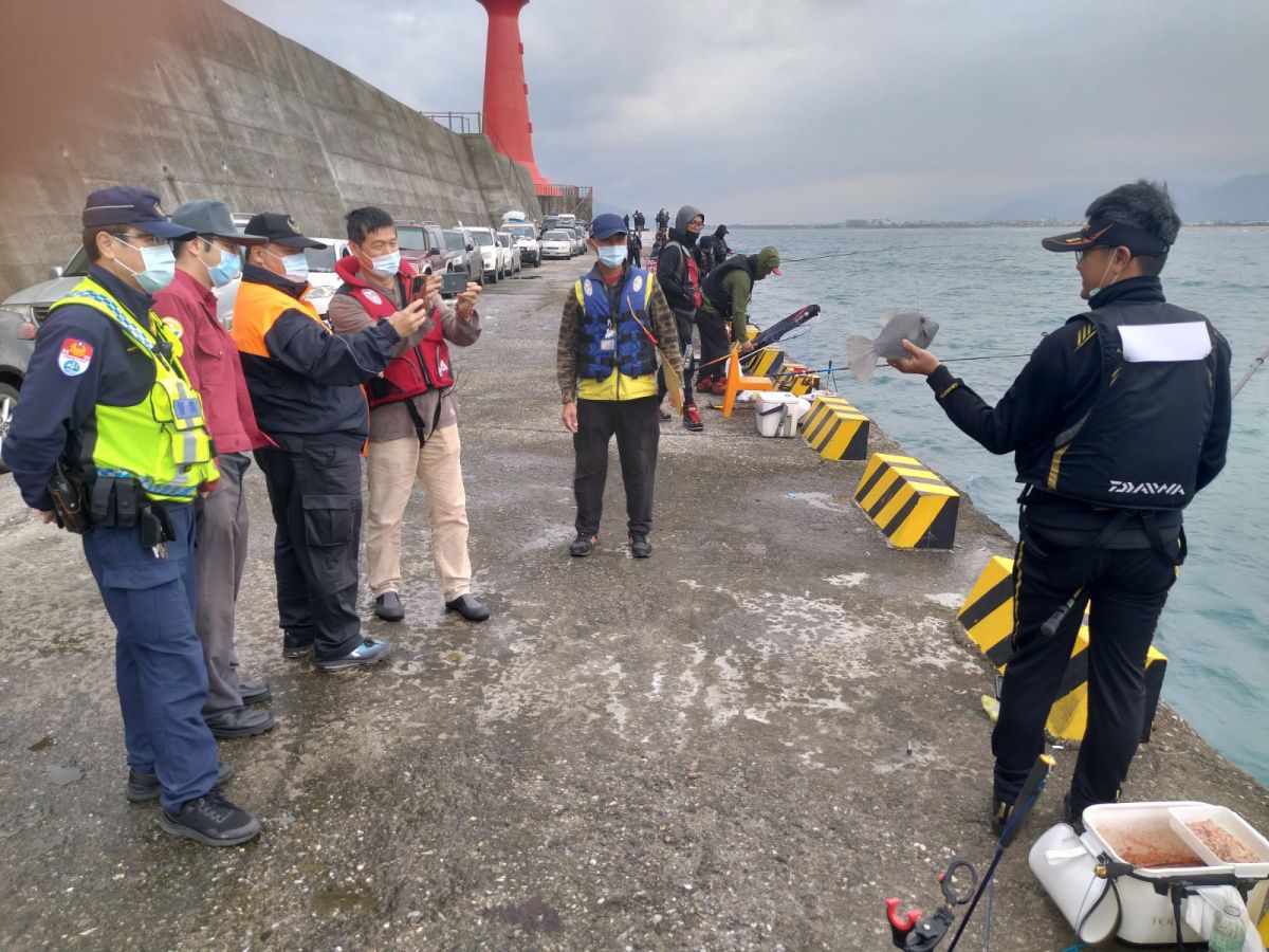 ▲台灣港務公司持續打造商港垂釣區安全的友善環境。(圖／記者黃守作攝，2023.03.17)