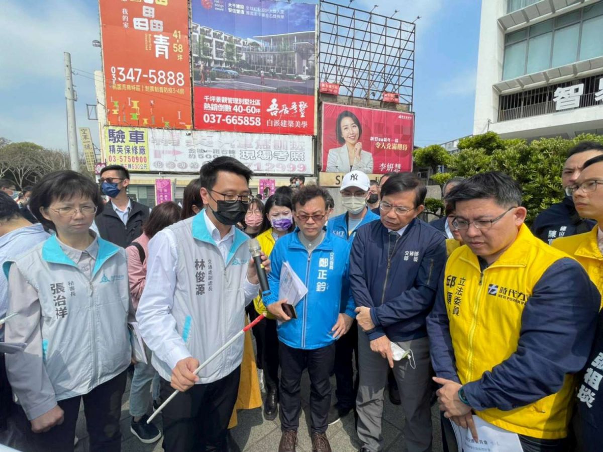 ▲王國材允諾優先補助竹市推動先導公車，將預留8輛電動公車供竹市使用，並會盡力協助竹市客運業者媒合司機，解決司機人力荒。（圖／新竹市政府提供）