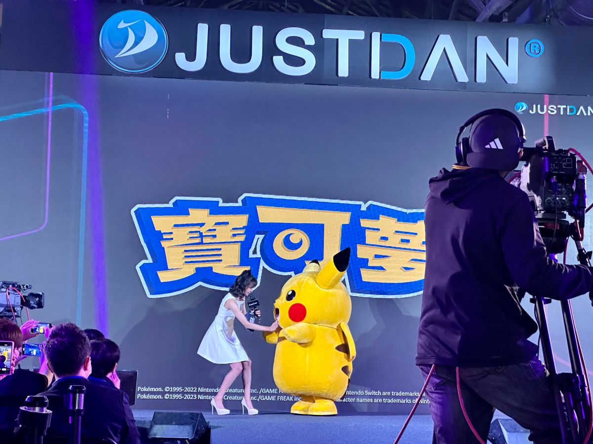 ▲傑仕登電玩嘉年華於3/18~3/19僅兩天在台北松山文創園區1、2、3號倉庫舉辦，特別規劃150坪的寶可夢專區，還可與皮卡丘合照。(圖／記者周淑萍攝)