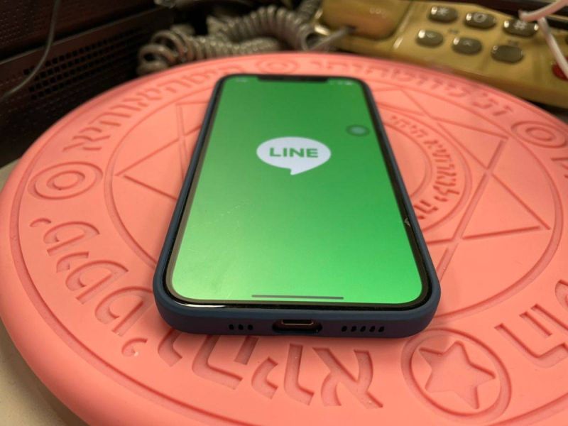 ▲LINE成為人人每天都必須使用的重要APP。(示意圖/記者張嘉哲攝)