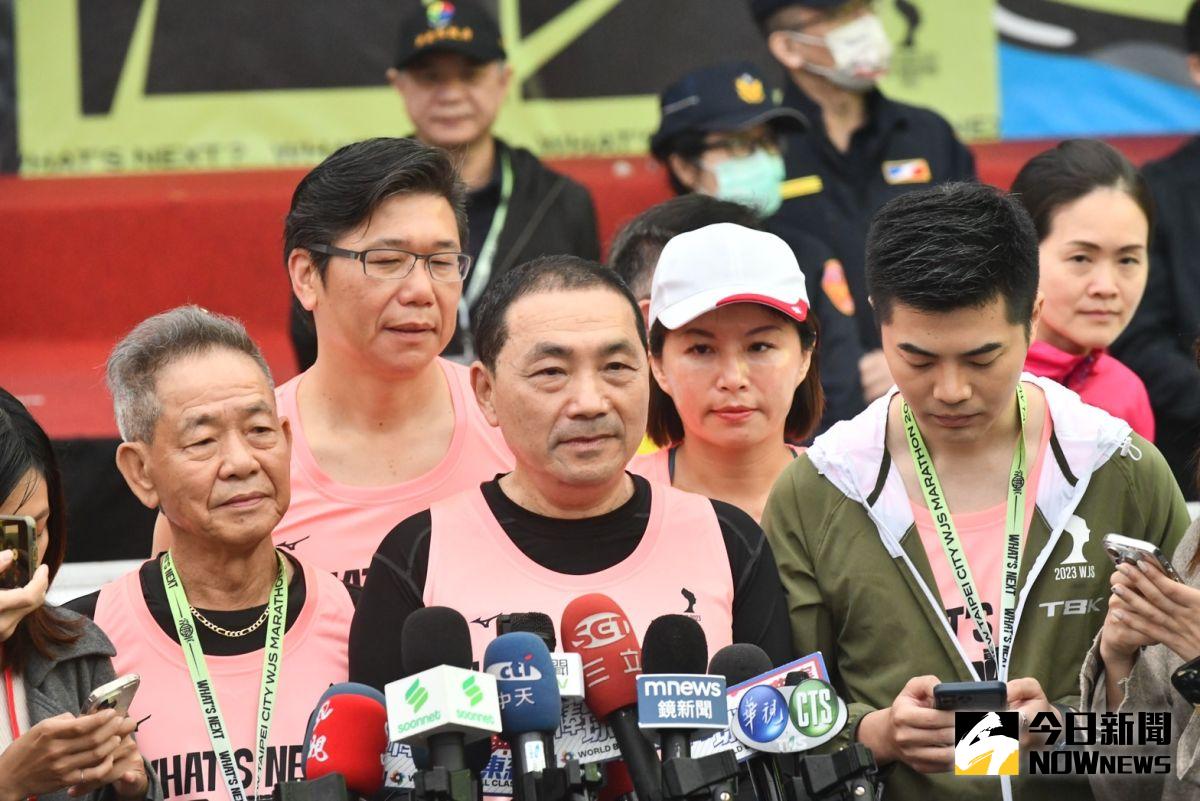 ▲對於國民黨宣布終止選策會，侯友宜受訪說敬佩黨中央勇敢面對問題。（圖 ／記者吳嘉億攝，2023.03.19）