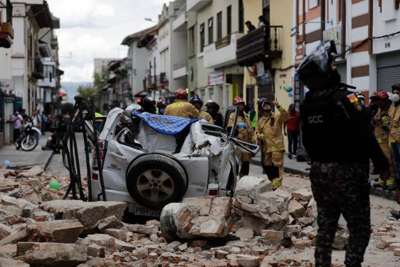 ▲厄瓜多沿海發生芮氏規模6.8強震，造成至少有14人死亡，多棟建築物倒塌、損毀。（圖／美聯社／達志影像）
