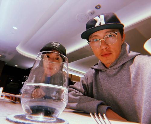 坤達罕見放閃柯佳嬿　比基尼正妹前一句「我老婆」帥度破表
