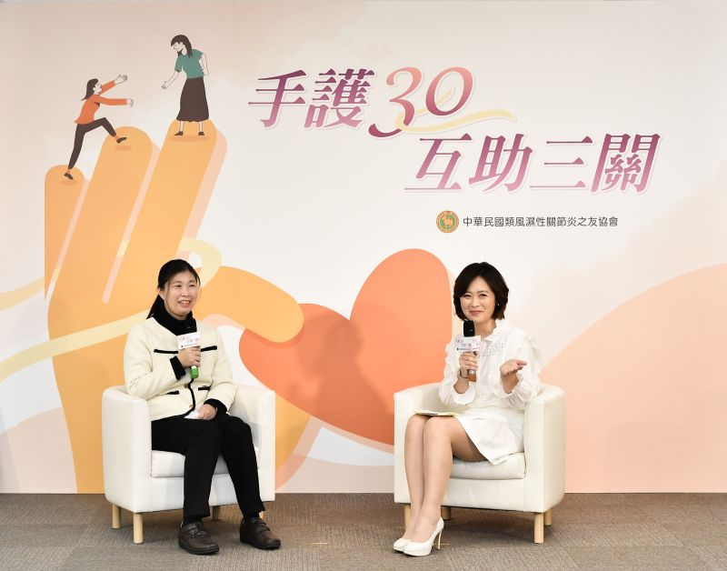 ▲類風濕性關節炎病友陳小姐(左),曾因自己罹病遭外人歧視,日常生活也需承受各種難以言喻的壓力。(圖/記者張志浩翻攝)