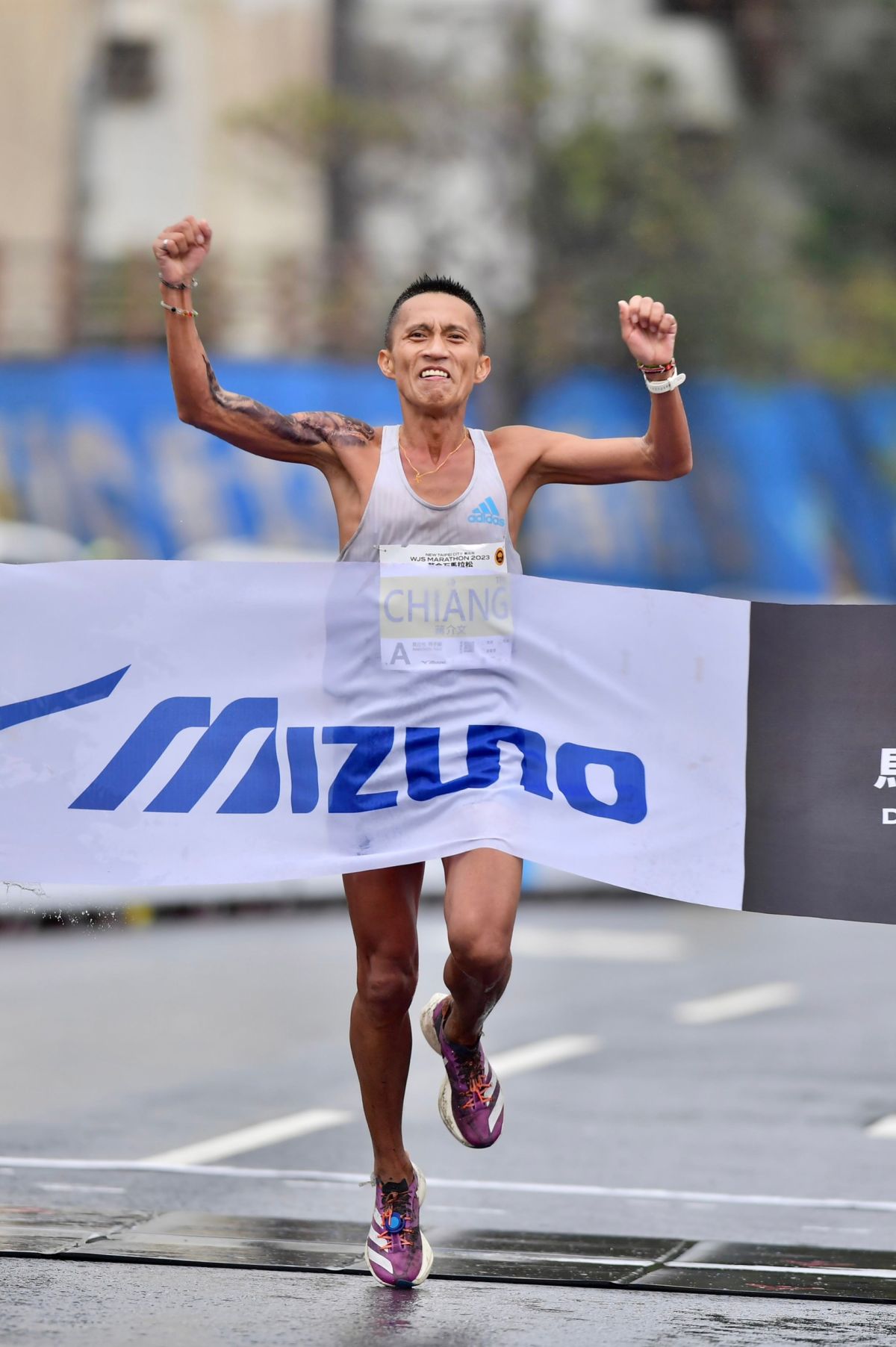 ▲國內好手「黑色旋風」蔣介文拿下2023萬金石馬拉松國內男子組冠軍。官方提供